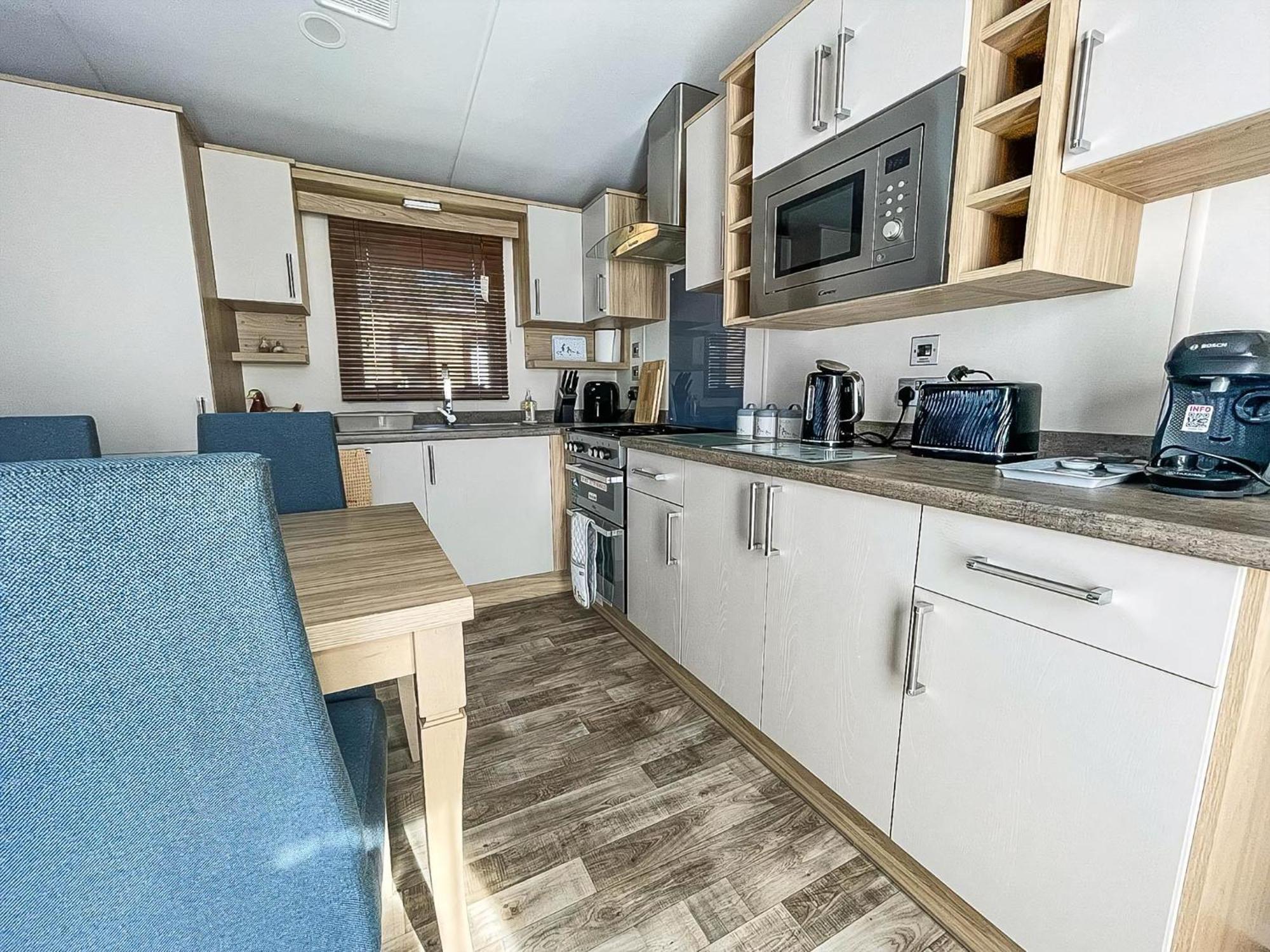 Campsite Beautiful Caravan With Decking At Carlton Meres Park, Suffolk Ref 60001m
